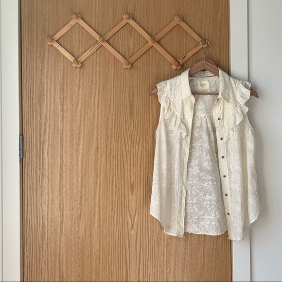 ANTHROPOLOGIE Maeve Ivory Floral Ruffle Button-Up - Picture 2 of 10